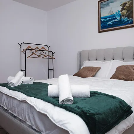 Via Albania - Myslym Shyri Apartment